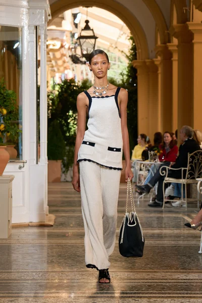 Look 5
